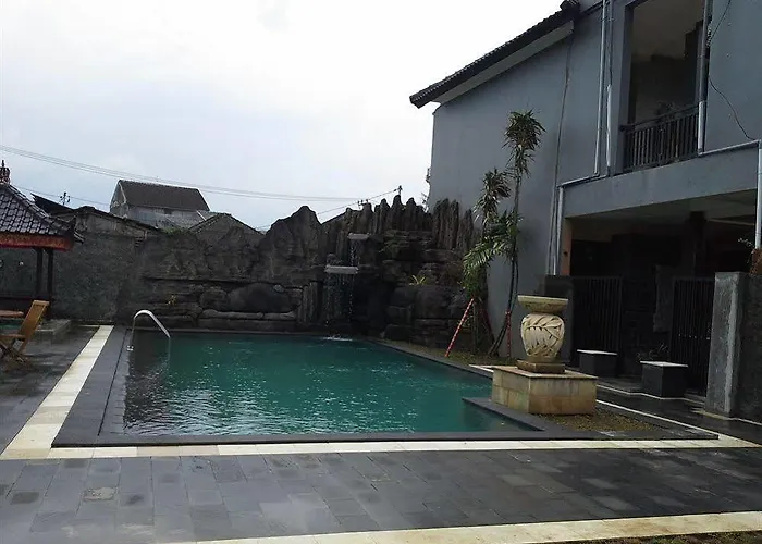 Hotel Lestari & -