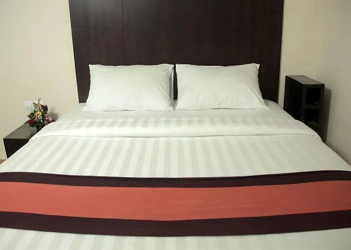 Hotel Lestari & - 3*